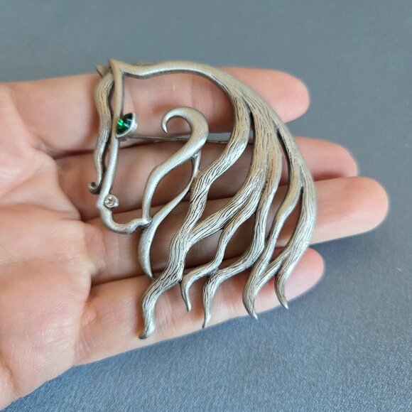 Vintage JJ pewter large brooch with green and clear rhinestones. - Picture 5 of 5